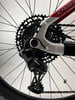 Detail des hinteren Schaltwerks eines Mountainbikes mit Kassette.