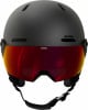 Schwarzer Skihelm mit roter Visierscheibe und Alpina-Logo.