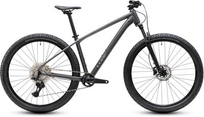 Graues Mountainbike mit Federung und Scheibenbremsen. Graues Mountainbike mit Federung und Scheibenbremsen.