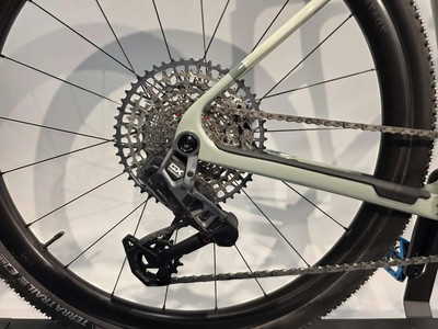 SRAM GX Schaltwerk mit Kassette an einem Mountainbike. SRAM GX Schaltwerk mit Kassette an einem Mountainbike.
