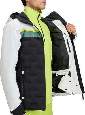 Ein Mann in einer Skijacke mit einer neongrünen Schicht und einem schwarzen Stepppaneel. Ein Mann in einer Skijacke mit einer neongrünen Schicht und einem schwarzen Stepppaneel.
