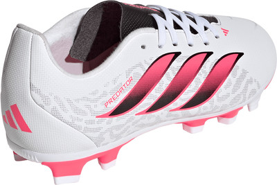 Weiße Adidas Predator Fußballschuhe mit pinken Streifen und schwarzem Detail. Weiße Adidas Predator Fußballschuhe mit pinken Streifen und schwarzem Detail.