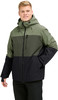 Ein Mann in einer grünen und schwarzen Winterjacke mit Kapuze und Reißverschluss.