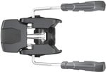 Ein Skibindungsmechanismus mit Metall- und Kunststoffteilen auf weißem Hintergrund.