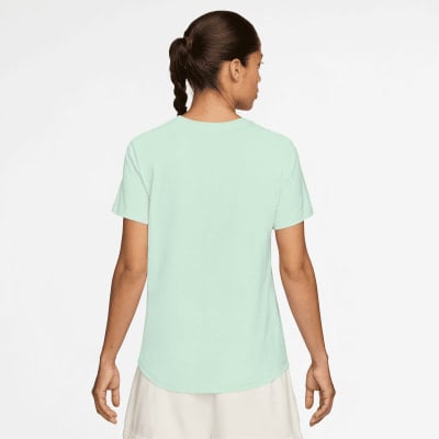 Nike Club Essentials T-Shirt