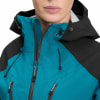 Detail einer Damenjacke mit Kapuze in Türkis und Schwarz.