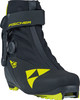Schwarzer Fischer Langlaufschuh mit gelbem Logo und BOA-System.