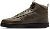 Braune Herren-High-Top-Schuhe von Nike mit schwarzer Sohle und Schnürsenkeln.