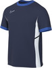 Dunkelblaues Nike-T-Shirt mit blauem Kragen und weißen Seitenpaneelen.