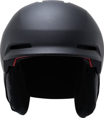Mattschwarzer Skihelm mit roten Akzenten und schwarzen Ohrenschützern. Mattschwarzer Skihelm mit roten Akzenten und schwarzen Ohrenschützern.
