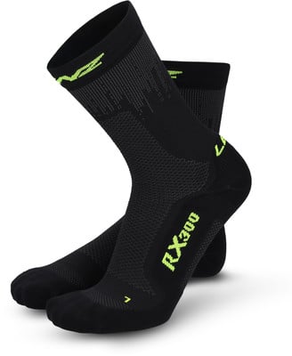 Schwarze Socken mit neongrünem Logo und Schriftzug RX300. Schwarze Socken mit neongrünem Logo und Schriftzug RX300.