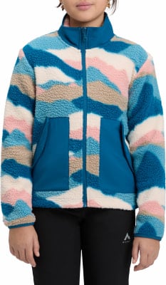 Das Mädchen trägt eine bunte Fleecejacke mit blauen Taschen und einer schwarzen Hose. Das Mädchen trägt eine bunte Fleecejacke mit blauen Taschen und einer schwarzen Hose.