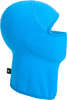 Blaue Fleece-Sturmhaube mit Gesichtsöffnung und seitlichem Logo.
