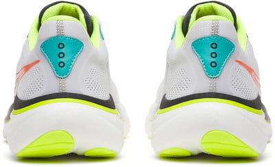 Rückansicht von weißen Laufschuhen mit Neon- und türkisfarbenen Details. Rückansicht von weißen Laufschuhen mit Neon- und türkisfarbenen Details.
