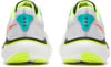 Rückansicht von weißen Laufschuhen mit Neon- und türkisfarbenen Details.