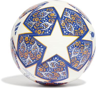 UCL Istanbul Junior 290 Fußball