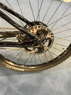Hinterrad eines Mountainbikes mit Scheibenbremse und Kassette. Hinterrad eines Mountainbikes mit Scheibenbremse und Kassette.