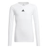 Weißes Adidas Langarmshirt mit Logo auf der Brust.