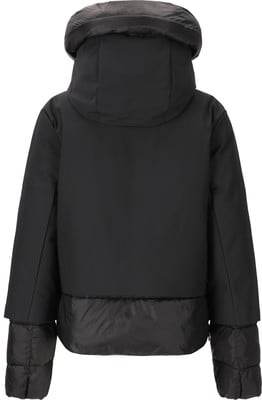 Rückansicht einer schwarzen Daunenjacke mit Kapuze und gesteppten Ärmeln. Rückansicht einer schwarzen Daunenjacke mit Kapuze und gesteppten Ärmeln.