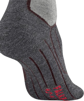 Graue Socke mit dunkelroten Streifen und Logo auf dem Spann. Graue Socke mit dunkelroten Streifen und Logo auf dem Spann.