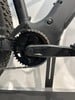Detail eines E-Mountainbikes mit Kette und ACID-Kurbel.
