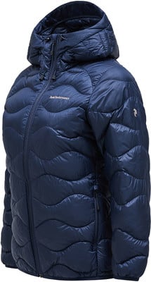 Dunkelblaue Peak Performance Daunenjacke mit Kapuze und wellenförmiger Steppung.