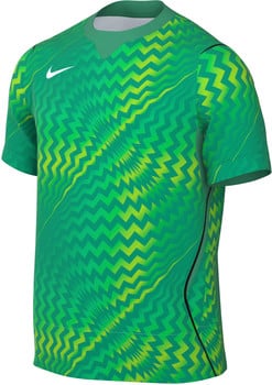 Grünes T-Shirt mit auffälligem geometrischem Zickzackmuster.