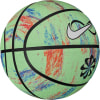 Ein grüner Basketball mit bunten Spritzern und Nike-Logo.