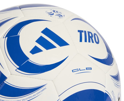 Adidas Tiro futballkék csíkokkal és Adidas logóval. Adidas Tiro futballkék csíkokkal és Adidas logóval.