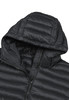 Detail einer schwarzen Daunenjacke mit Kapuze und Reißverschluss.