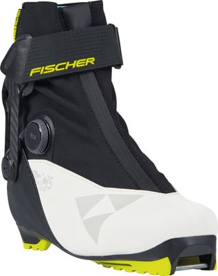 Fischer RC5 Skate Skischuh mit BOA-System und gelber Sohle. Fischer RC5 Skate Skischuh mit BOA-System und gelber Sohle.