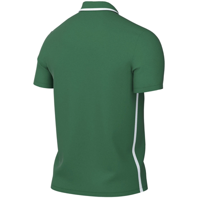 Grünes Poloshirt mit weißem Streifen an den Seiten und am Kragen. Grünes Poloshirt mit weißem Streifen an den Seiten und am Kragen.