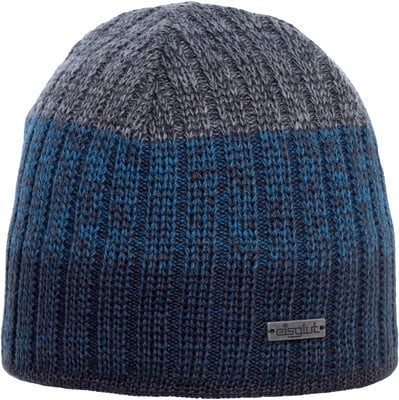 Graue und blaue Strickmütze mit Eisglut-Logo auf der Vorderseite. Graue und blaue Strickmütze mit Eisglut-Logo auf der Vorderseite.