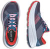 Blaue Laufschuhe mit roten und weißen Details, Draufsicht und Seitenansicht.