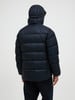 Rückansicht einer dunkelblauen Daunenjacke mit Kapuze.