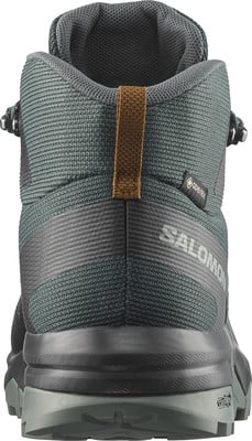Rückansicht eines Salomon-Wanderstiefels mit Gore-Tex-Logo. Rückansicht eines Salomon-Wanderstiefels mit Gore-Tex-Logo.