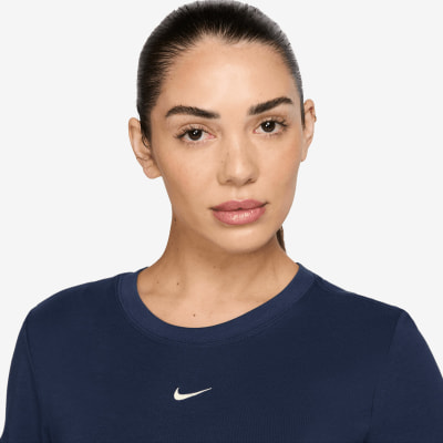 Nike Sportswear Chill Knit T-Shirt