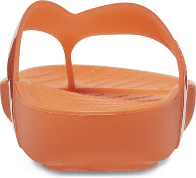 Orange Zehentrenner mit strukturierter Innensohle und dicker Sohle. Orange Zehentrenner mit strukturierter Innensohle und dicker Sohle.