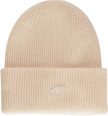 Eine beige Strickmütze mit dem 4F-Logo.