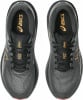Draufsicht auf schwarze Asics Laufschuhe mit orangefarbenen Details.