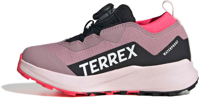 Damen-Outdoor-Schuh Adidas Terrex in Rosa mit Aufschrift Waterproof. Damen-Outdoor-Schuh Adidas Terrex in Rosa mit Aufschrift Waterproof.