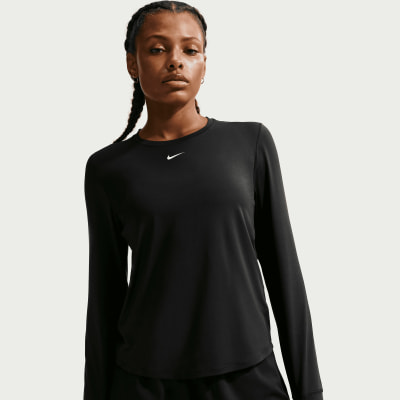 Damen-Langarmshirt in Schwarz mit Nike-Logo.