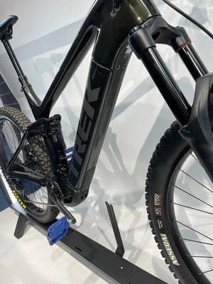 Detail eines Trek Mountainbikes mit Federung und Dämpfer. Detail eines Trek Mountainbikes mit Federung und Dämpfer.
