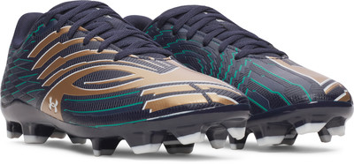 Herren-Fußballschuhe in Dunkelblau mit goldenen Akzenten. Herren-Fußballschuhe in Dunkelblau mit goldenen Akzenten.