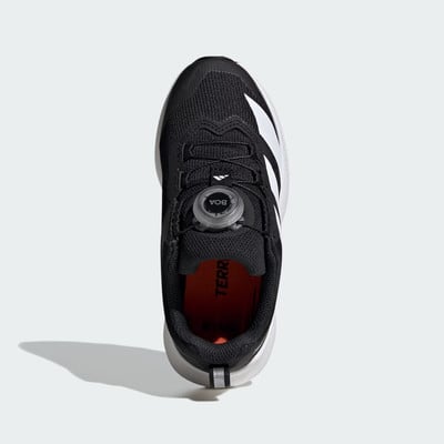 Černé běžecké boty Adidas s BOA systémem a bílými pruhy. Černé běžecké boty Adidas s BOA systémem a bílými pruhy.