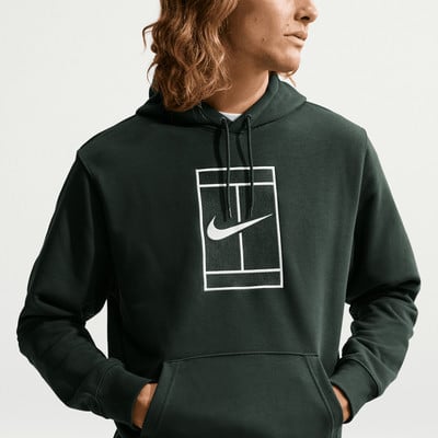 Dunkelgrüner Nike Kapuzenpullover für Herren mit Tennisplatz-Aufdruck und Logo. Dunkelgrüner Nike Kapuzenpullover für Herren mit Tennisplatz-Aufdruck und Logo.