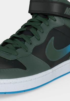 Zelené a černé tenisky Nike s modrým pruhem na boku a bílou podrážkou.
