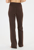 Rückansicht einer Person in braunen High-Waist-Leggings.