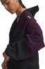 Schwarze Damenjacke mit lila Ärmeln und Under Armour Logo.