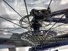 Detail eines Mountainbike-Hinterrads mit Kassette und Bremssattel.